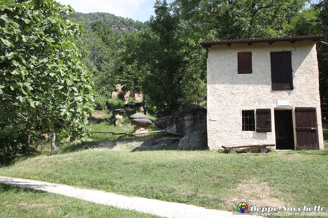 VBS_9006 - I Ciciu del Villar. Villar San Costanzo. Val Maira (Cuneo).jpg